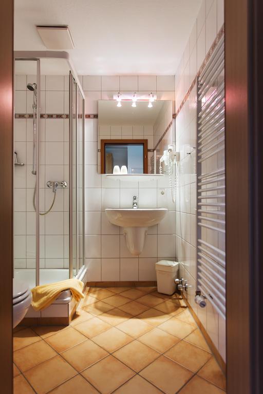 Hotel Hus Achtern Diek Hamburg-Harburg Rum bild
