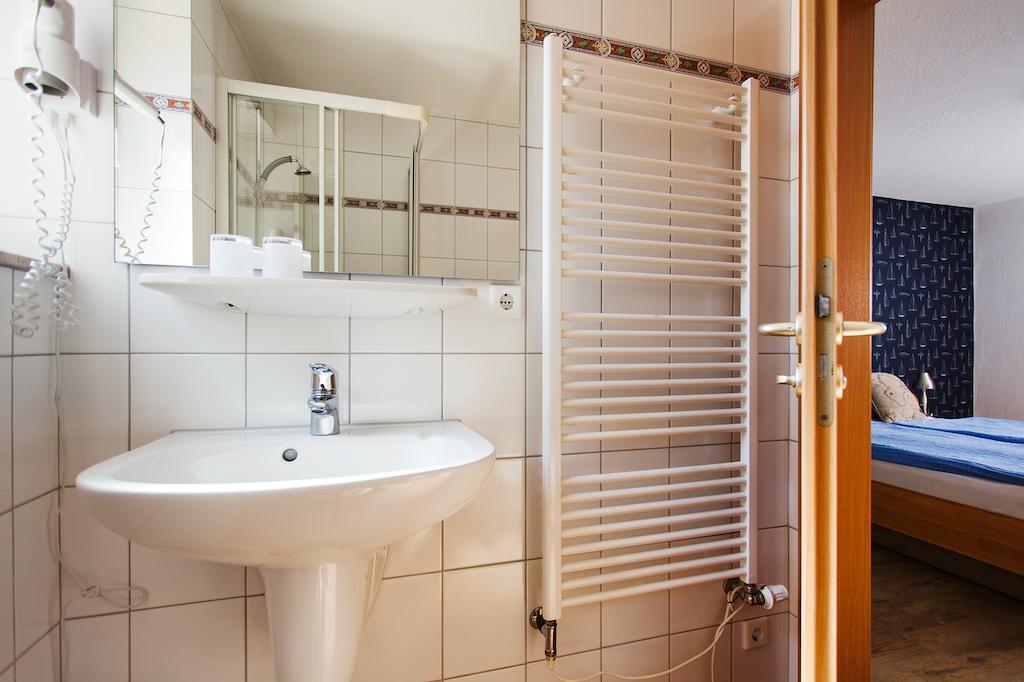 Hotel Hus Achtern Diek Hamburg-Harburg Rum bild